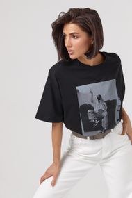 Oversize футболка з чорно-білим принтом дівчини - чорний цвет, ONE SIZE (є розміри)