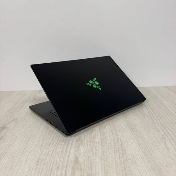 Ігровий ультрабук Razer Blade 14 RZ09-0427 / 14" (2560x1440) IPS / AMD Ryzen 9 6900HX (8 (16) ядер по 3.3 - 4.9 GHz) / 16 GB DDR5 / 512 GB SSD NVMe / nVidia GeForce RTX 3070 Ti, 8 GB GDDR6, 256-bit / WebCam б/в | Зображення 6