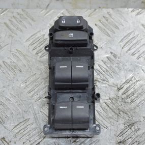 Блок керування склопідйомниками передніх лівих дверей Honda Civic 2016-2021 Хонда Цивік M64583 M64590