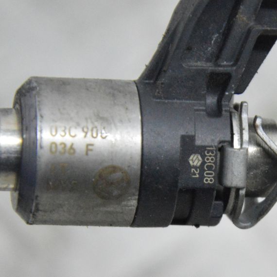 Форсунка 1.4 TFSI Audi A1 Форсунка Ауді а1 03C906036F | Зображення 1