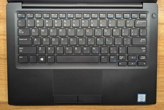 Ультрабук Dell Latitude 7390 / 13.3" (1920x1080) IPS / Intel Core i7-8650U (4 (8) ядра по 1.9 - 4.2 GHz) / 16 GB DDR4 / 512 GB SSD / Intel UHD Graphics 620 / WebCam / Windows 10 б/у | Зображення 2