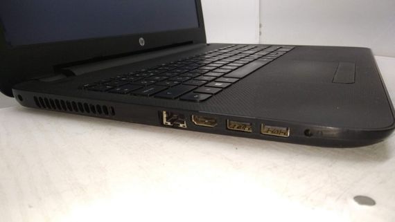 Ноутбук Б-класс HP 15-af130ur / 15.6" (1366x768) TN / AMD E1-6015 (2 ядра по 1.4 GHz) / 4 GB DDR3 / 500 GB HDD / AMD Radeon R2 Graphics / WebCam / DVD-ROM б/у | Зображення 3