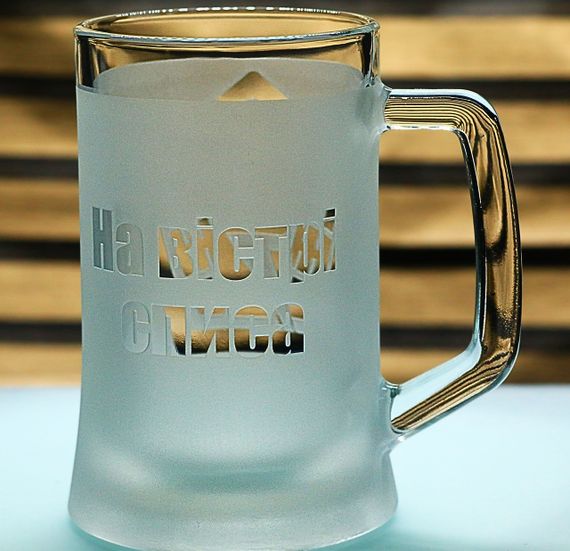 Подарунковий келих для пива з ручкою 670 мл з гравіюванням лого шеврона 5 окрема штурмова бригада | Зображення 2