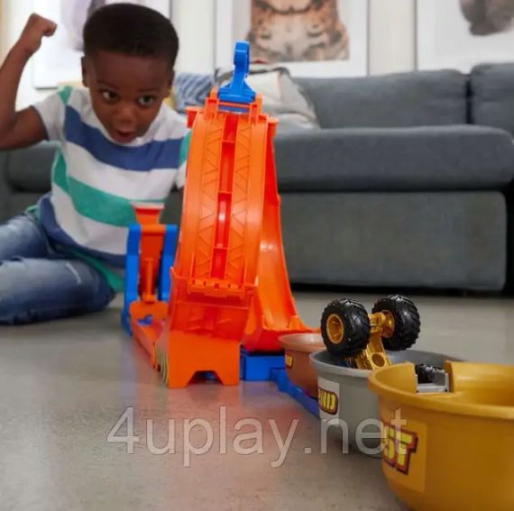 Трек Hot Wheels Monster Trucks Бігфут 50-летие Петля Прыжок за трофеем | Зображення 9