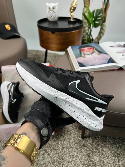 Чоловічі кросівки Air Zoom Winflo 8 Shield Black White Space весна / лето / осень A3642 43 27.5 см | Зображення 1