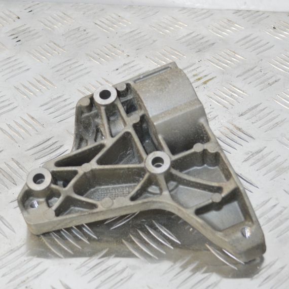 Кронштейн кріплення компресора кондиціонера 1.2 TSI Skoda Fabia II Rapid 2007-2019 Лапа компресора кондиціонера Шкода 03F260885 | Зображення 2