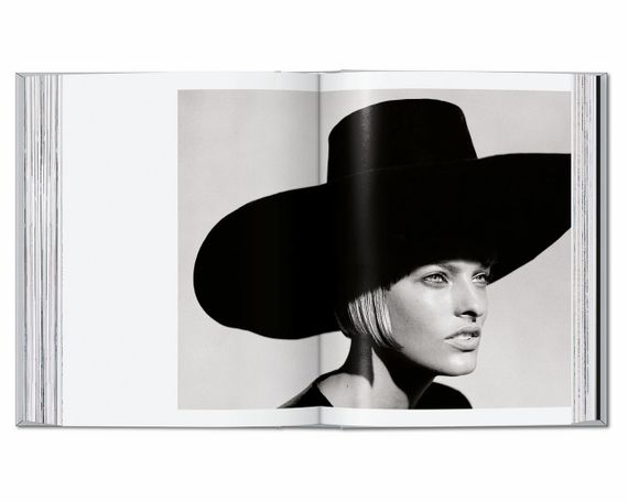 Книга про колекції Діор Peter Lindbergh. Dior. 40th Ed. історія моди з ілюстраціями | Зображення 2