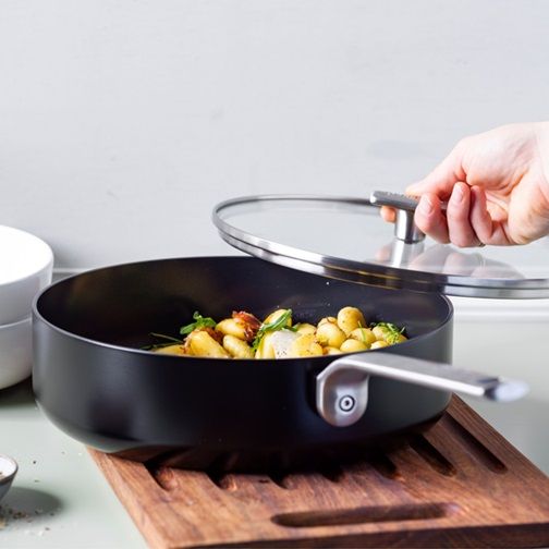 Сотейник із кришкою GreenPan Evolution CC007086-001 26 см 3.7 л чорний | Зображення 3