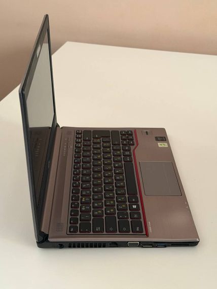 Ноутбук Б-класс Fujitsu LifeBook E734 / 13.3" (1920x1080) TN / Intel Core i5-4210M (2 (4) ядра по 2.6 - 3.2 GHz) / 8 GB DDR3 / 128 GB SSD / Intel HD Graphics 4600 / WebCam / Windows 10 б/у | Зображення 4