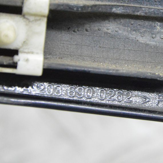 Молдинг переднього правого крила Mercedes-Benz W203 Накладка крила передня права Мерседес в203 A2036900262 | Зображення 2