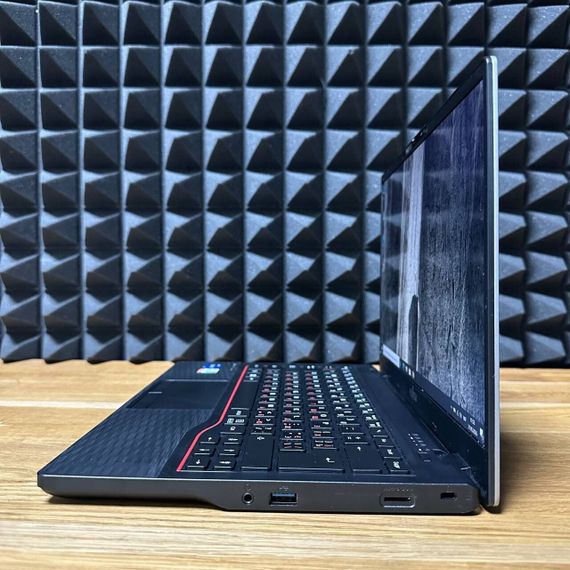 Ультрабук Fujitsu LifeBook E5412 / 14" (1920x1080) IPS / Intel Core i5-1235U (10 (12) ядер по 3.3 - 4.4 GHz) / 16 GB DDR4 / 256 GB SSD / Intel Iris Xe Graphics / WebCam б/в | Зображення 5