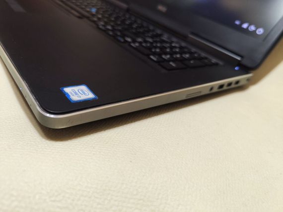 Мобільна робоча станція Dell Precision 7710 / 17.3" (3840x2160) IPS / Intel Core i7-6920HQ (4 (8) ядра по 2.9 - 3.8 GHz) / 16 GB DDR4 / 256 GB SSD / nVidia Quadro M4000M, 4 GB GDDR5, 256-bit / WebCam б/в | Зображення 3
