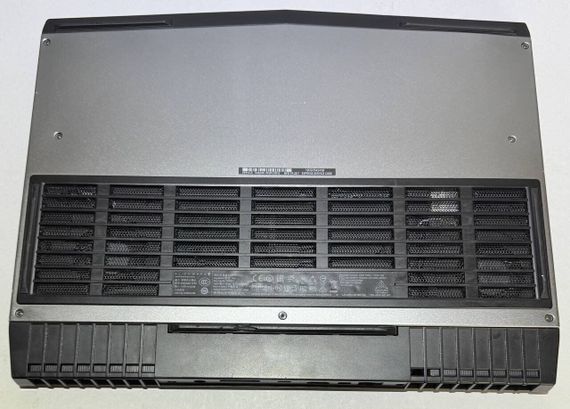 Игровой ноутбук Dell Alienware 15 R3 / 15.6" (1920x1080) IPS / Intel Core i7-7700HQ (4 (8) ядра по 2.8 - 3.8 GHz) / 16 GB DDR4 / 512 GB SSD + 500 GB HDD / nVidia GeForce GTX 1060, 6 GB GDDR5, 192-bit / WebCam б/у | Зображення 4