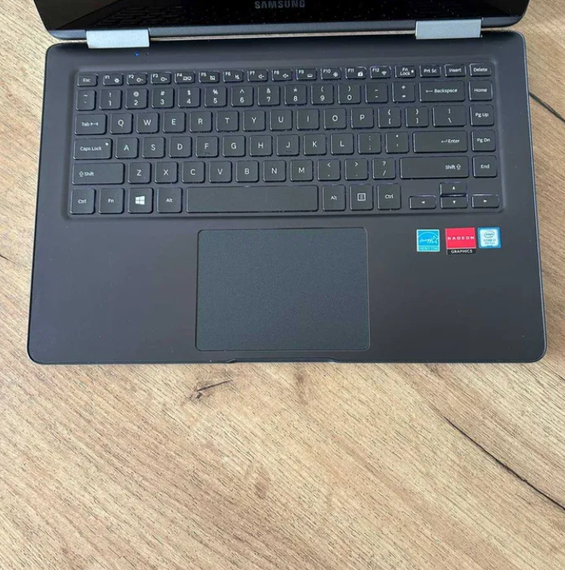 Ноутбук Сенсорний Samsung NP940 x360 15.0" i7 8550U 16Gb SSD 256Gb Radeon 540 Б/В | Зображення 2