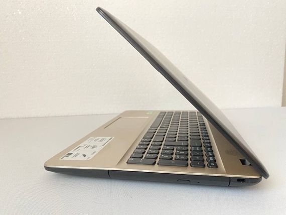 Ноутбук Asus R541U / 15.6" (1920x1080) IPS / Intel Core i5-7200U (2 (4) ядра по 2.5 - 3.1 GHz) / 12 GB DDR4 / 256 GB SSD / nVidia GeForce 920M, 2 GB DDR3, 64-bit / WebCam / DVD-ROM б/у | Зображення 5