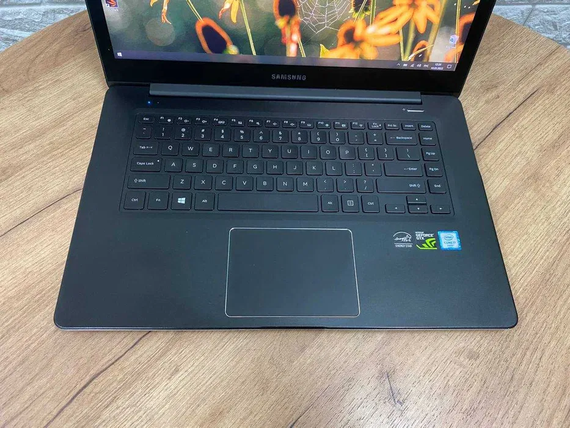 Ноутбук Сенсорный Samsung NP940Z5L 15.6 4K IPS/i7 6700HQ/16/SSD256/GTX950M-2Gb | Зображення 2