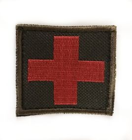 Шевроны   "Квадрат" с вышивкой  "Красный Крест" роз. 5*5 см