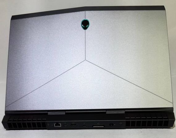 Ігровий ноутбук Dell Alienware 15 R3 / 15.6" (1920x1080) IPS / Intel Core i7-7700HQ (4 (8) ядра по 2.8 - 3.8 GHz) / 16 GB DDR4 / 256 GB SSD + 1000 GB HDD / nVidia GeForce GTX 1070, 8 GB GDDR5, 256-bit / WebCam б/в | Зображення 1
