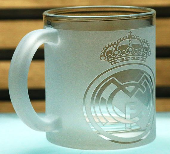 Скляна чашка 320 мл Реал Мадрид Real Madrid з гравіюванням подарунок для фаната  футбольна кружка | Зображення 1