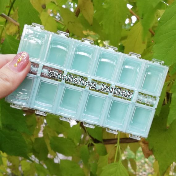 Голубой бокс для хранения страз и мелкого декора (12 ячеек)