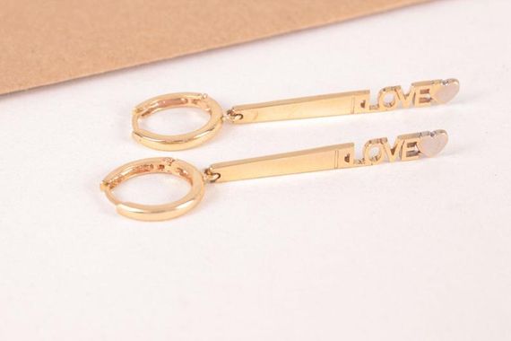 Серьги из желтого золота LOVE