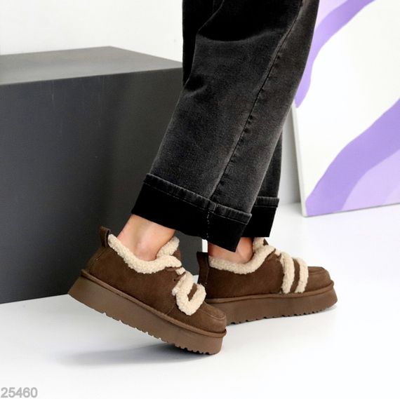 Трендовые замшевые школадные бежевые кроссовки-угги на липучке | Зображення 3