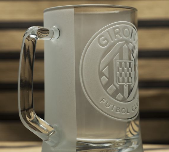 Подарочный бокал для пива  670 мл с гравировкой лого футбольного клуба Жирона | Зображення 1