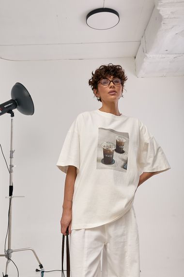 Оверсайз футболка з принтом "Coffee Cups" - молочний цвет, ONE SIZE (є розміри) | Зображення 4