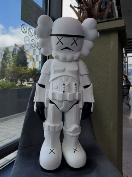 Статуетка Kaws Star Wars Stormtrooper White дизайнерська колекційна фігурка 70 см білий kw009 | Зображення 6