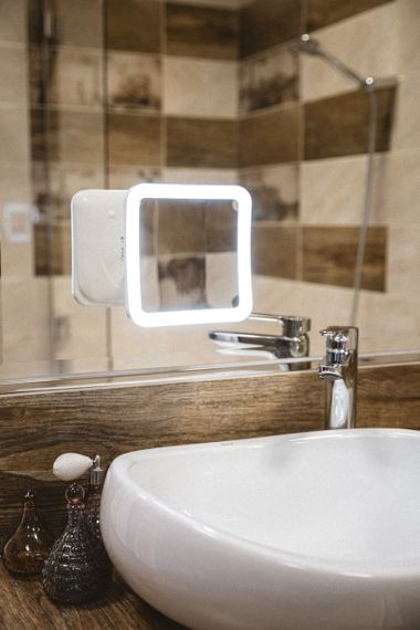 Зеркало косметическое Camry CR 2169 с LED подсветкой, 5x увеличение, на присоске | Зображення 8