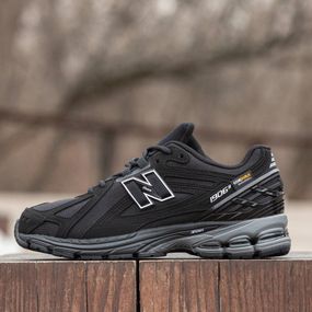 Демісезонні кросівки New Balance Cordura чорні