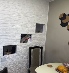 3D панель стеновая самоклеящая Обои под белый рваный камень Самоклейка 3Д 70*77 см 5мм