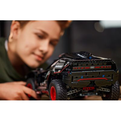 Конструктор LEGO Technic Audi RS Q e-tron 914 деталей (42160) | Зображення 1