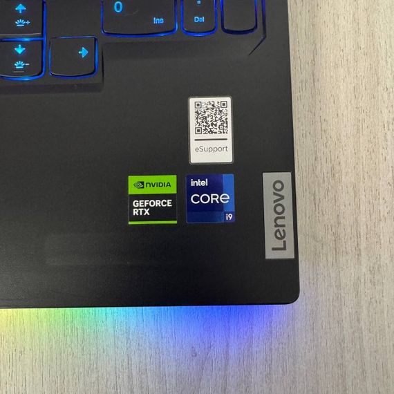 Игровой ноутбук Б-класс Lenovo Legion Pro 7 16IRX8H / 16" (2560x1600) IPS / Intel Core i9-13900HX (24 (32) ядра по 3.9 - 5.4 GHz) / 16 GB DDR5 / 1000 GB SSD M.2 / nVidia GeForce RTX 4080, 12 GB GDDR6, 192-bit / WebCam б/у | Зображення 3