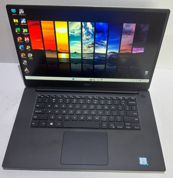 Мобільна робоча станція Dell Precision 5530 / 15.6" (1920x1080) IPS / Intel Core i7-8850H (6 (12) ядер по 2.6 - 4.3 GHz) / 16 GB DDR4 / 256 GB SSD / nVidia Quadro P1000, 4 GB GDDR5, 128-bit / WebCam б/в | Зображення 1