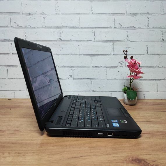 Ноутбук Б-класс Toshiba Satellite C660-25U / 15.6" (1366x768) TN / Intel Core i5-2430M (2 (4) ядра по 2.4 - 3.0 GHz) / 8 GB DDR3 / 256 GB SSD / nVidia GeForce 315M, 1 GB GDDR3, 64-bit / WebCam / DVD-ROM б/у | Зображення 4