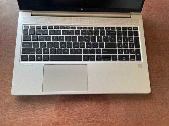Ноутбук HP EliteBook 655 G10 / 15.6" (1920x1080) IPS / AMD Ryzen 7 7730U (8 (16) ядер по 2.0 - 4.5 GHz) / 16 GB DDR4 / 256 GB SSD / AMD Radeon Vega 8 Graphics / WebCam б/в | Зображення 3