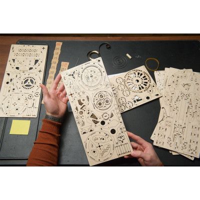 Конструктор Ugears Астроном. Настольные часы с турбийоном (70162) | Зображення 3