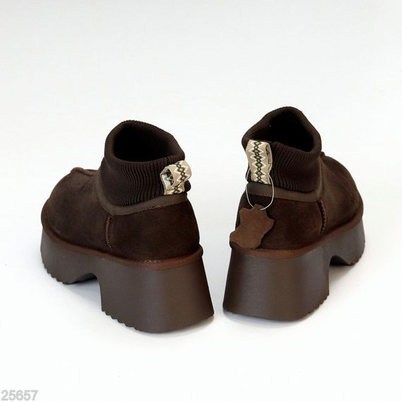 Модні замшеві уггі з манжетом на товстій підошві колір Шоколад | Зображення 4