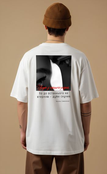 Футболка з мерчем