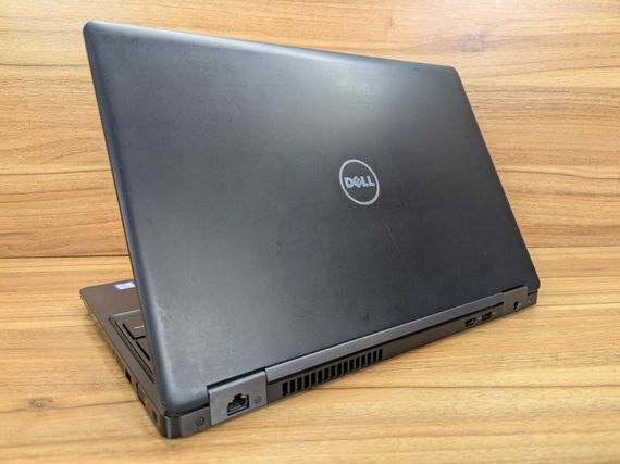 Ноутбук Dell Latitude 5580 / 15.6" (1366x768) TN / Intel Core i5-7200U (2 (4) ядра по 2.5 - 3.1 GHz) / 8 GB DDR4 / 256 GB SSD / Intel HD Graphics 620 / WebCam / Windows 10 б/в + Подарунок  Нова бездротова миша USB | Зображення 5