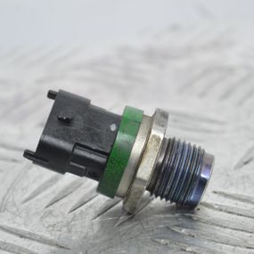 Датчик тиску палива в рейці 2.2 DCI Renault Laguna Vel Satis Рено Лагуна Вел Сатис 0281002839 H8200610764