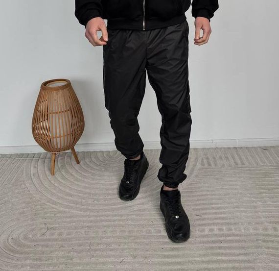 Чоловічі Спортивні штани з плащівки чорні | Зображення 4
