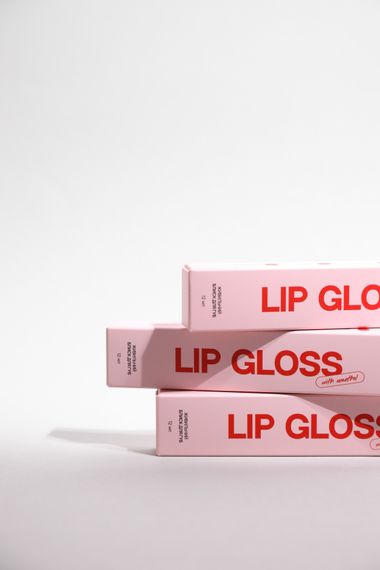 Блиск для губ з ментолом UNICO Lip Gloss with menthol - Lace (12 ml) | Зображення 2