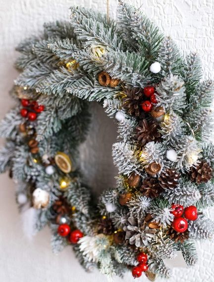 Вінок новорічний різдвяний Elegant зі штучної хвої d-50 см засніжений | Зображення 1