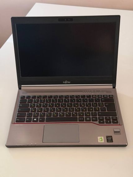 Ноутбук Б-класс Fujitsu LifeBook E734 / 13.3" (1920x1080) TN / Intel Core i5-4210M (2 (4) ядра по 2.6 - 3.2 GHz) / 8 GB DDR3 / 128 GB SSD / Intel HD Graphics 4600 / WebCam / Windows 10 б/у | Зображення 1