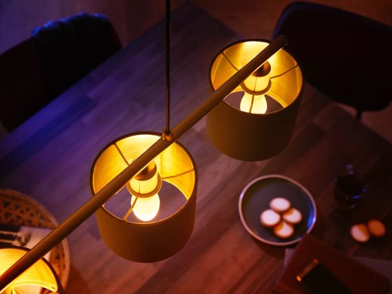 Лампа Philips Hue розумна E14, 5.2W(40Вт), 2200K-6500K, Tunable white, ZigBee, Bluetooth, димування (929002294403) | Зображення 1