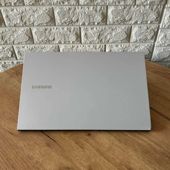 Ноутбук Samsung  White 15.6" FHD OLED i7 10510U 16Gb SSD 256Gb Б/В | Зображення 3
