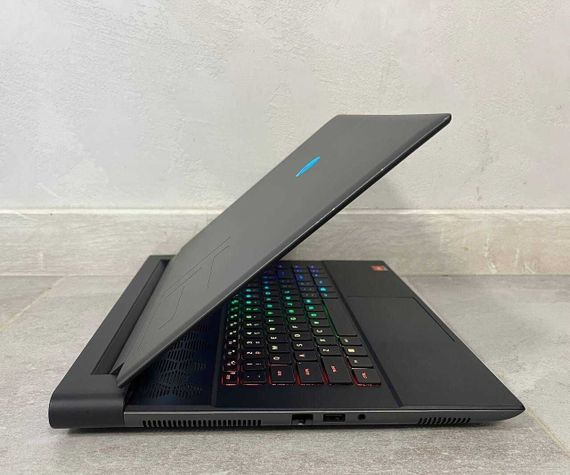 Ігровий ноутбук Dell Alienware m16 R1 / 16" (2560x1600) IPS / AMD Ryzen 9 7845HX (12 (24) ядер по 3.0 - 5.2 GHz) / 16 GB DDR5 / 512 GB SSD / nVidia GeForce RTX 4080, 12 GB GDDR6, 192-bit / WebCam б/в | Зображення 2