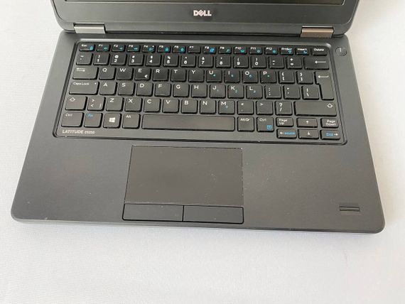 Нетбук Б-класс Dell Latitude E5250 / 12.5" (1366x768) TN / Intel Core i5-5300U (2 (4) ядра по 2.3 - 2.9 GHz) / 8 GB DDR3 / 240 GB SSD / Intel HD Graphics 5500 / WebCam / HDMI б/у | Зображення 3
